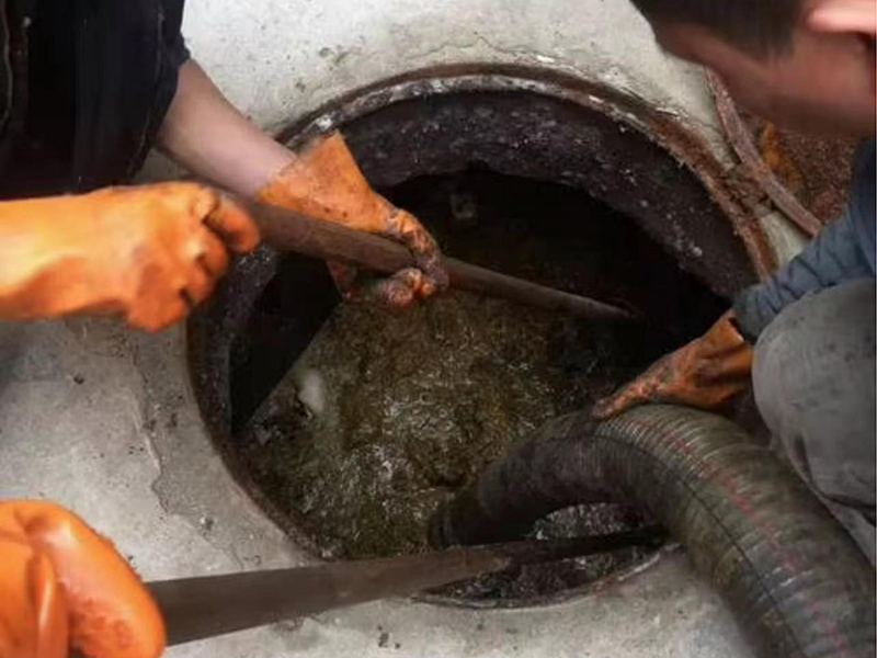 宽城清理化粪池时如何避免沼气的危害？